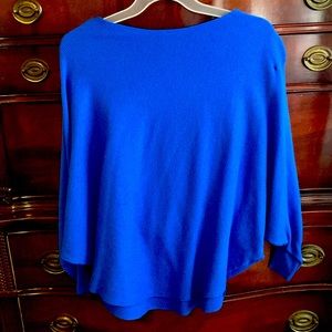 Oversized medium sweater.